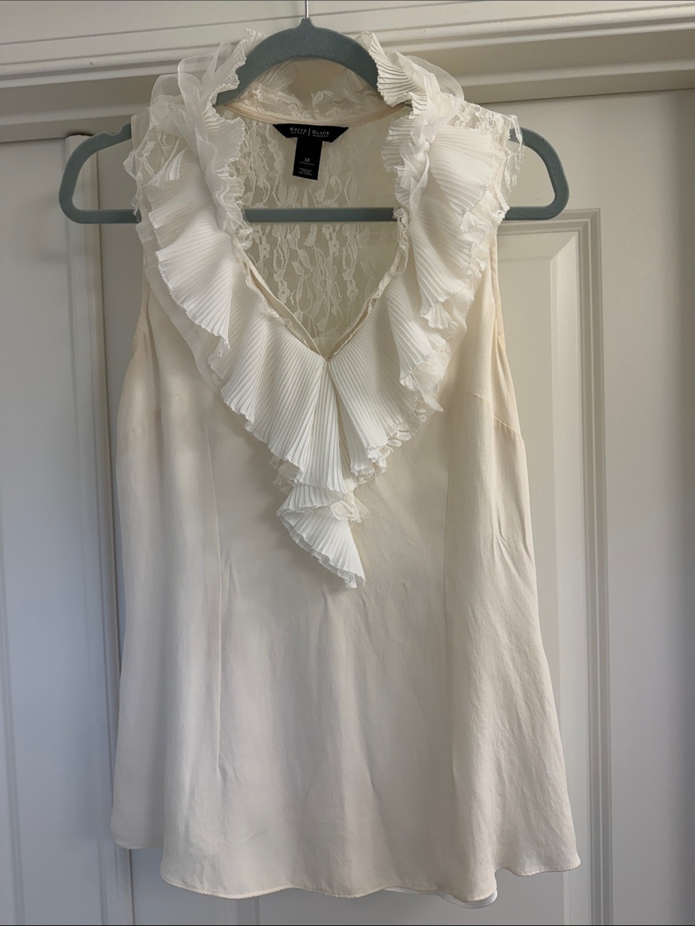 White House Black Market Cream Ruffled V-Neck Sleeveless Blouse